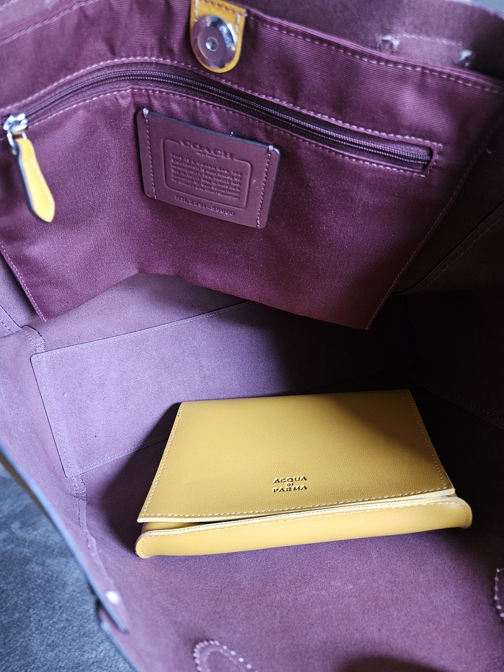 Coach Derby Tote Canary Yellow Pebble Leather with Signature Tag NWOT - Picture 3 of 3